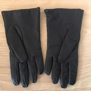 NWT Black leather and cashmere gloves